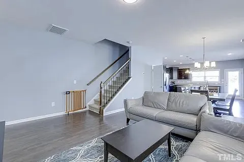 1232 Brown Velvet Ln — Photo 4