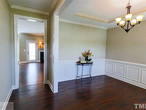 4th image of 403 Kingston Cir