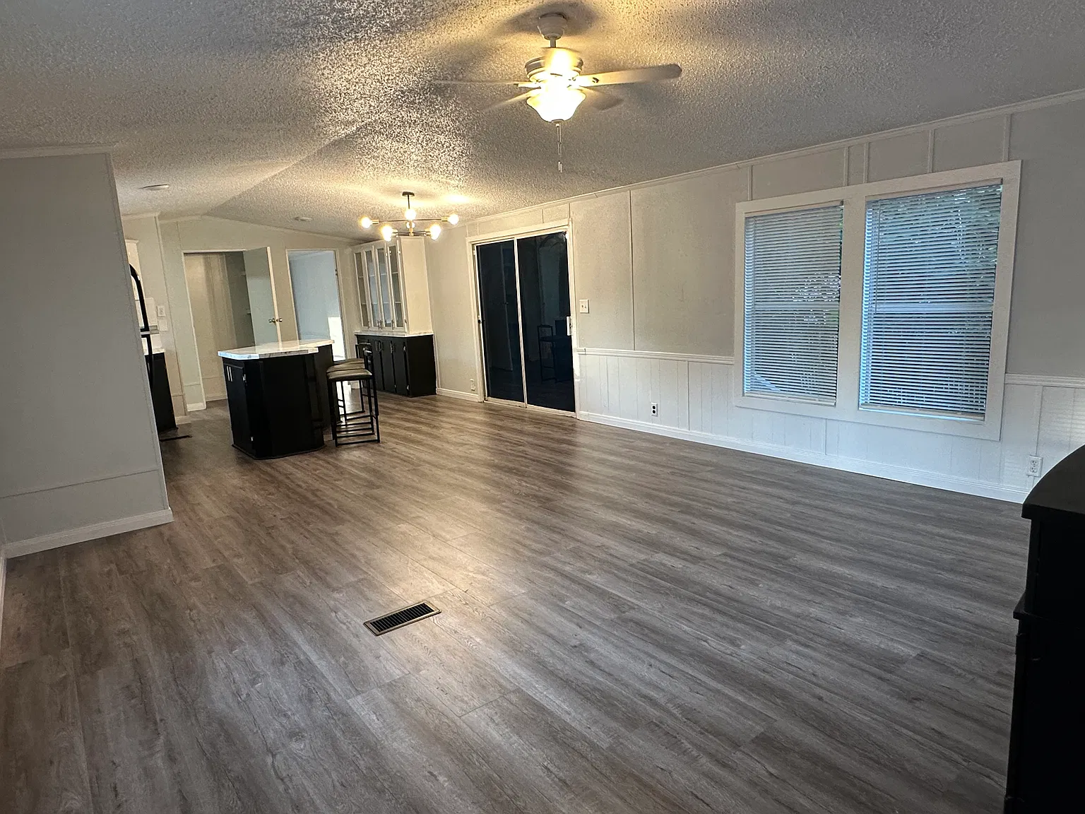 3 bed, 1216 sqft, $1,800 — Photo 2