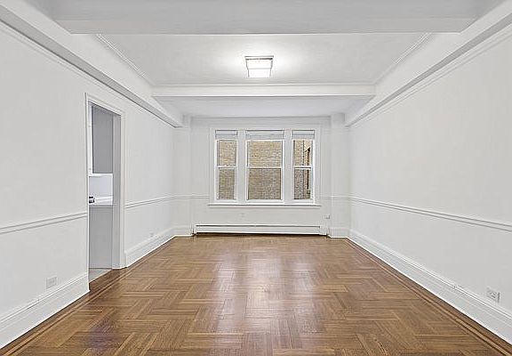 4th image of 25 W 81st St #12A