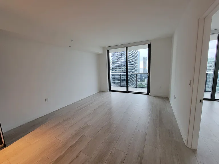 45 SW 9th St #3403 — Photo 6