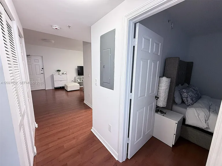 115 SW 42nd Ave #402 — Photo 26