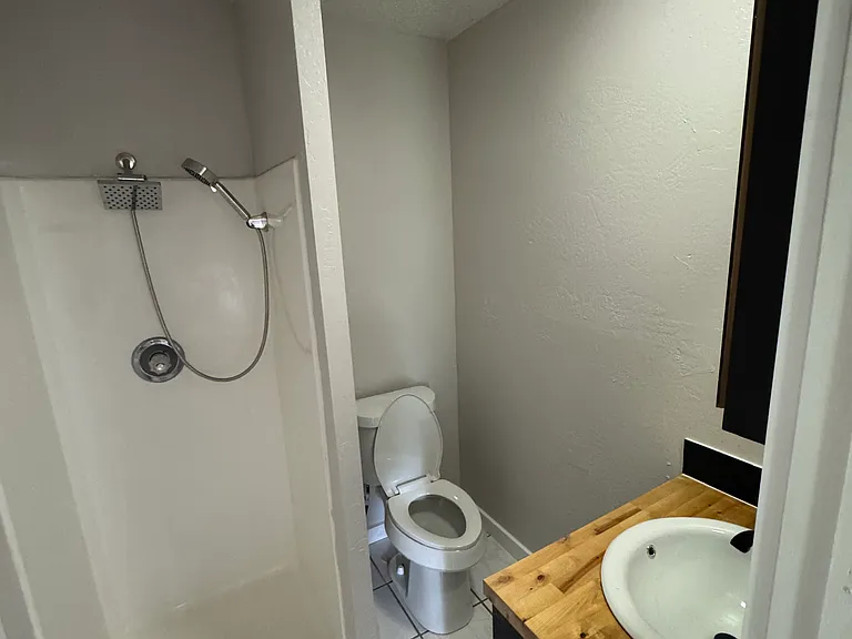 1054 Oak Ln #2 — Photo 3