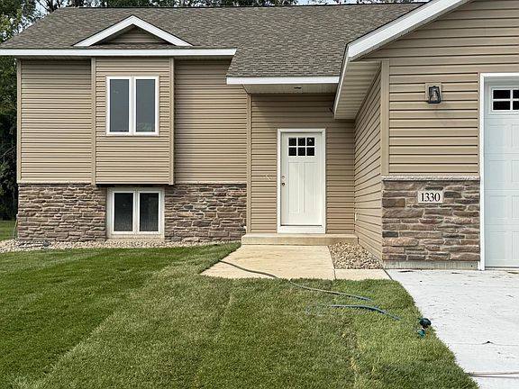 2nd image of 1330 Greenleaf Rd
