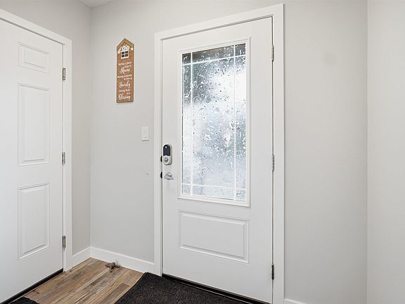 3rd image of 2284 Chokecherry Close SW