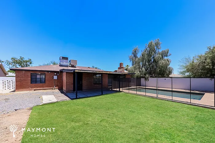 2311 W Whitton Ave — Photo 14