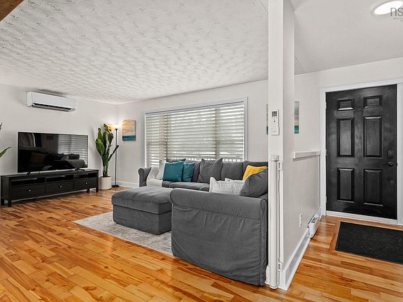 4th image of 84 Pine Ct