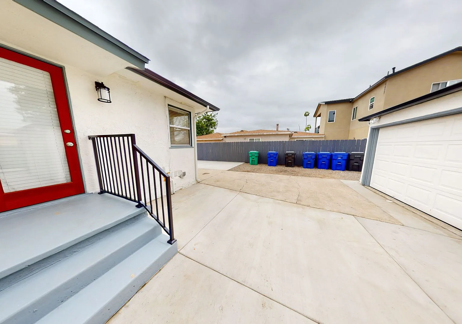 Large 3 bed 2 bath on 62nd! — Photo 3