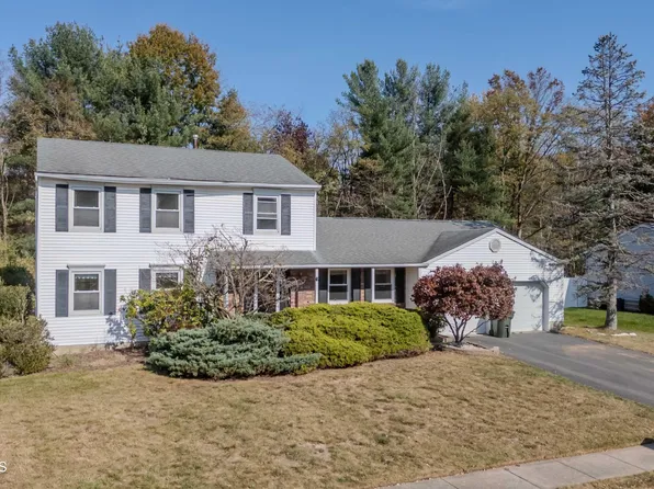 19 Colts Run, Marlboro, NJ 07746