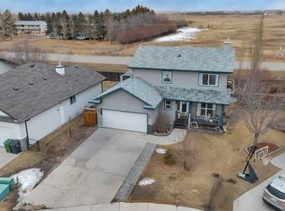 512 S Highland Close, Strathmore, AB T1P 1Z5