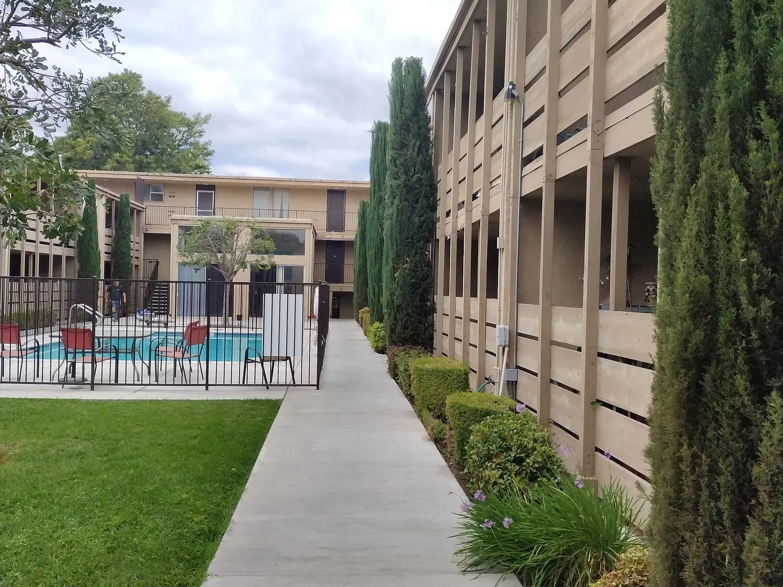 MONROE MANOR — Photo 4