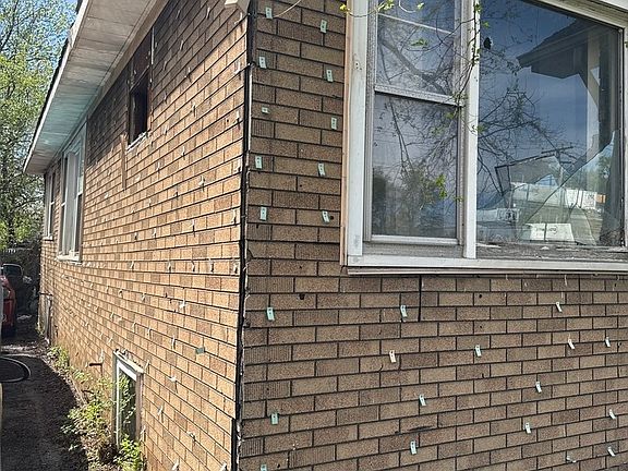 3rd image of 14718 Loomis Ave