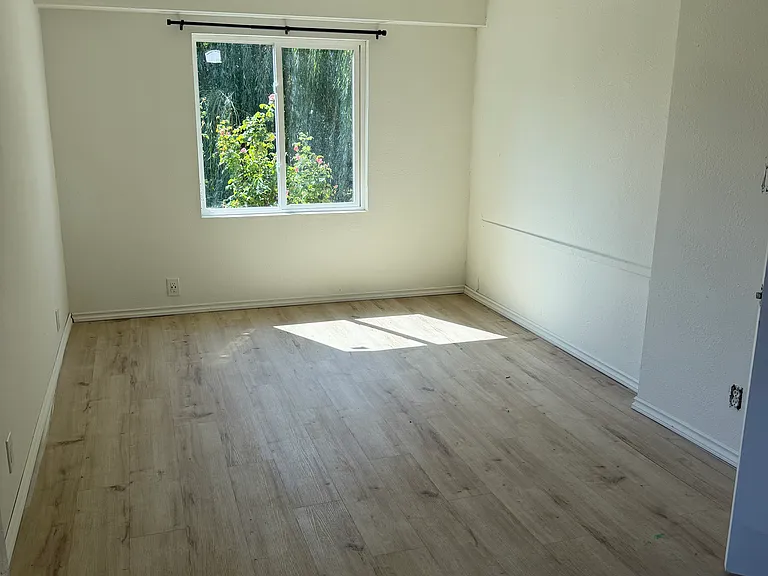 801 S 10th Ave — Photo 8