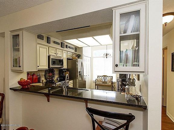 5th image of 4531 Sussex Ave Unit 3