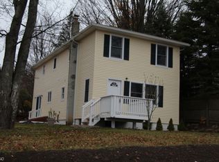 58 Cedarbrook Rd, Hewitt, NJ 07421