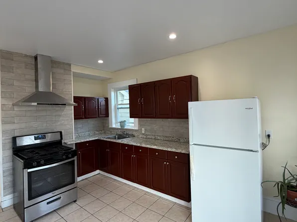 18 Linden St #2B, Somerville, MA 02143