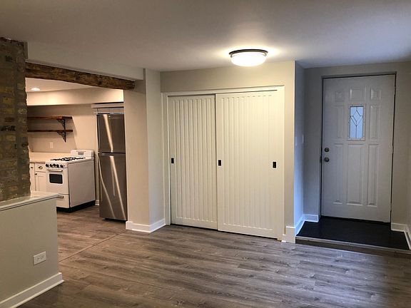 5th image of 2043 N Winchester Ave #2