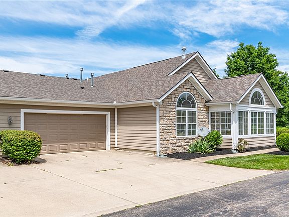 3rd image of 41 Aberdeen Village Dr