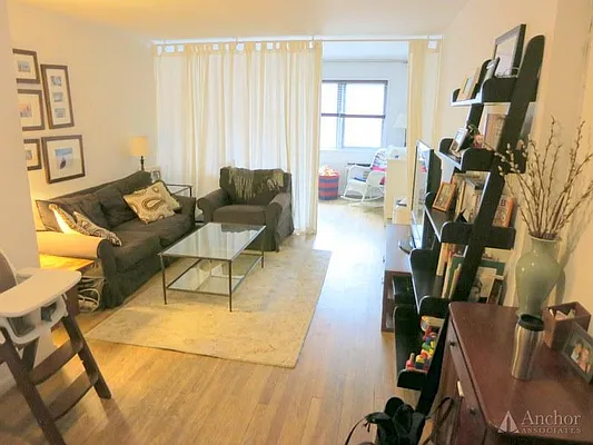 Rented by Anchor Associates | media 17