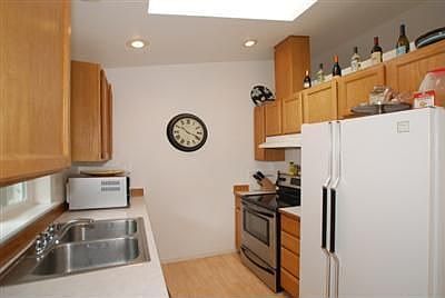 5th image of 9818 6th Pl SE