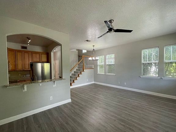3rd image of 613 Hillcrest St #613