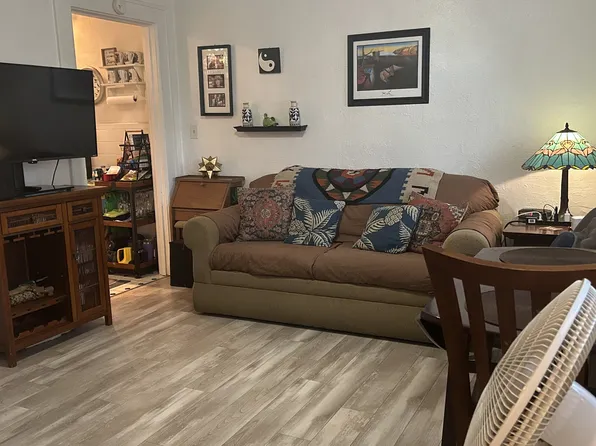 715 5th St N APT 5, Saint Petersburg, FL 33701