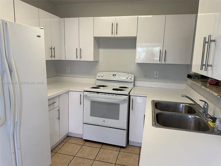 756 NW 5th St — Photo 8