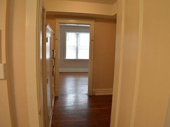 4th image of 1107 Bellevue Ave APT 1W