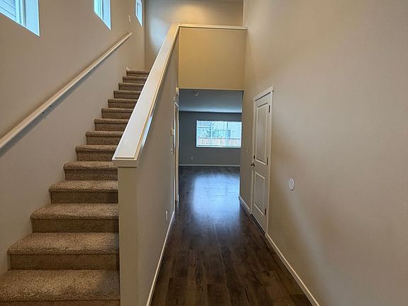 2nd image of 2925 Mahogany St NE