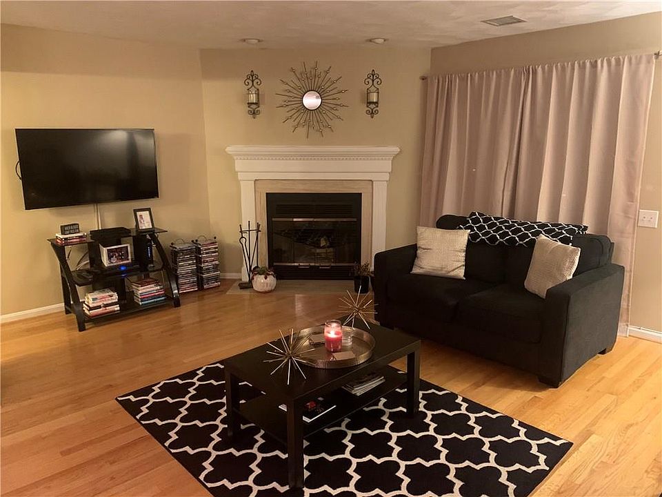 1st image of 106 Trellis Dr