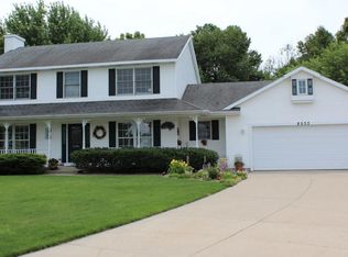 8533 Willow Run Dr, Jenison, MI 49428