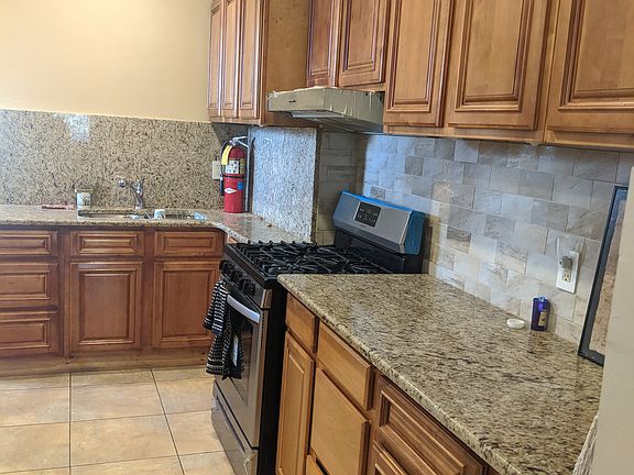 3rd image of 52 High St