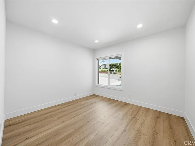 520 W Country Hls — Photo 23