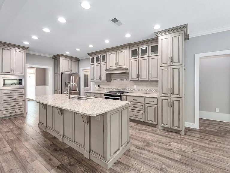 198 Moses Dr — Photo 8