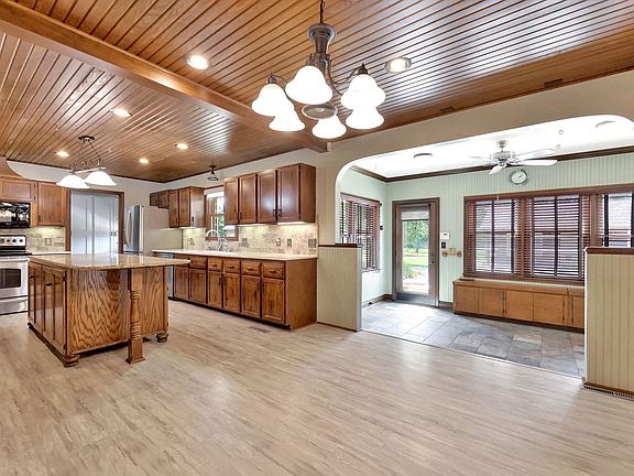 4th image of 1157 S Ginkgo Ln
