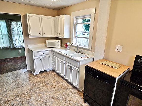 3rd image of 901 Hilborn Ave