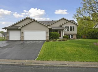 1501 Redwing Dr, Waconia, MN 55387