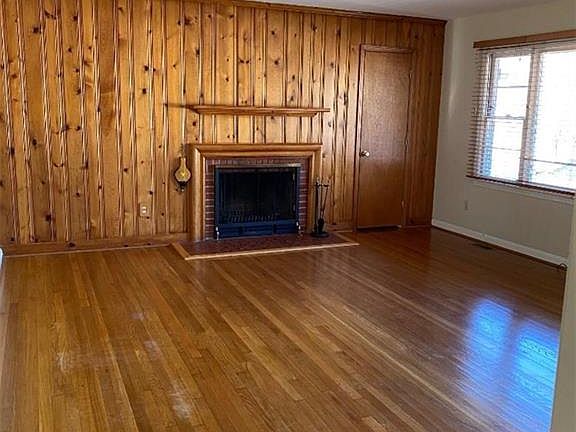 4th image of 48 Minton Dr