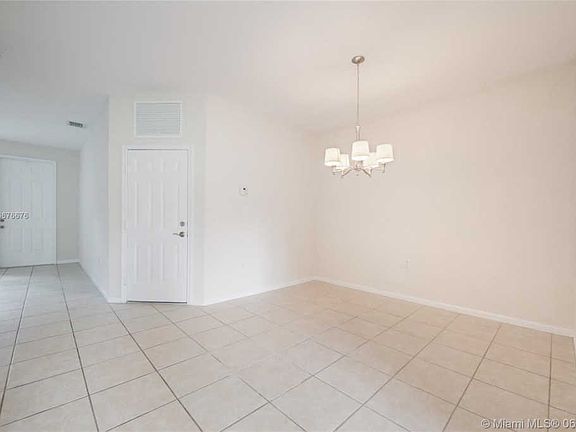 4th image of 1028 NE 30th Ave #1028
