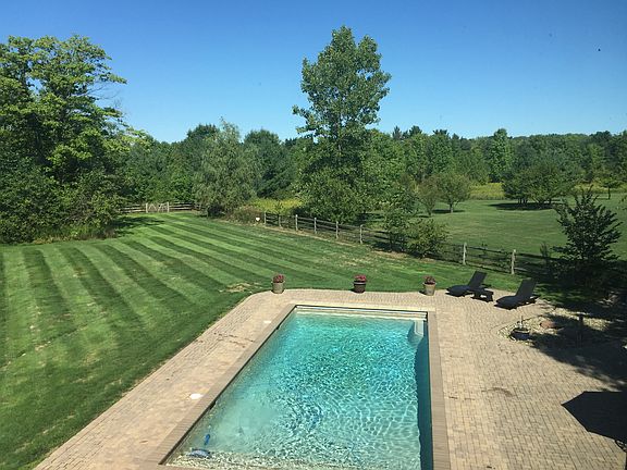 4th image of 12410 Stockbridge Dr