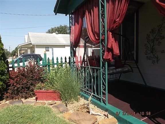 5th image of 721 E Elm St