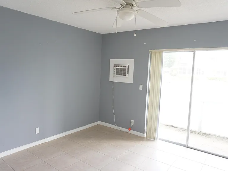 226 Sheffield St E #J — Photo 6