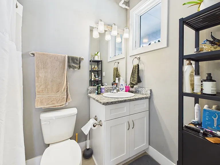 2028 W Cary St #4 — Photo 35