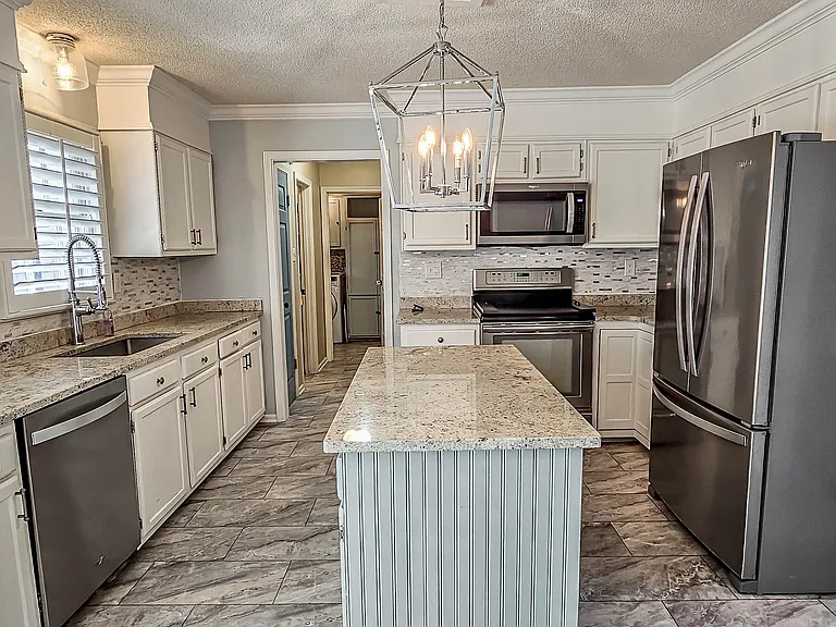 775 Royal Forest Dr — Photo 4