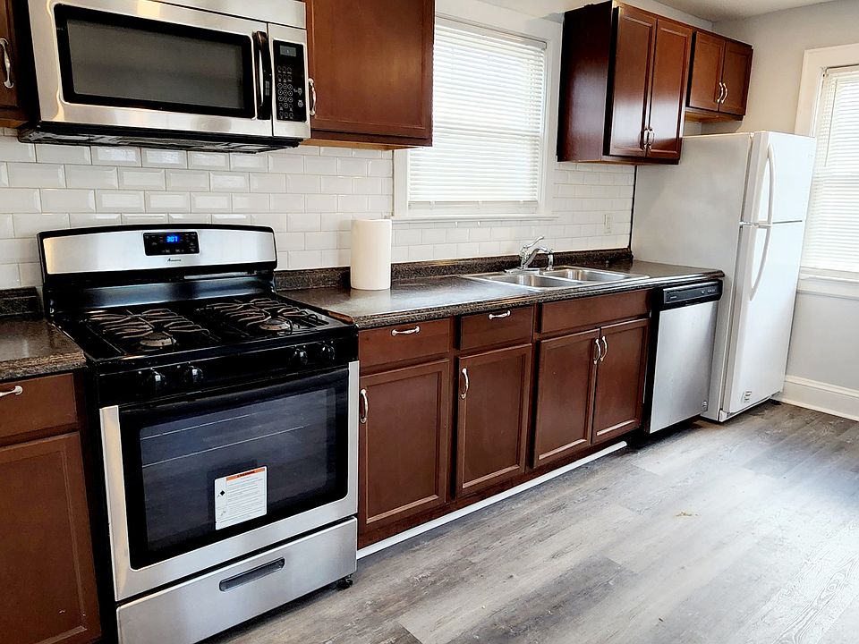 1st image of 10 Hazel Pl Floor 2
