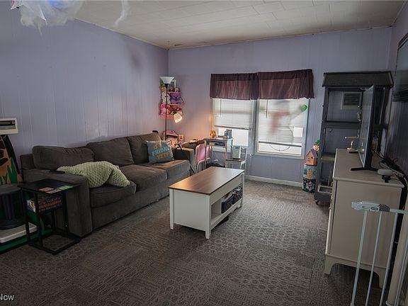 5th image of 92 Larry Ln