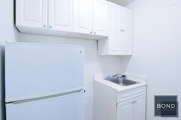 Rented by Bond New York | media 33