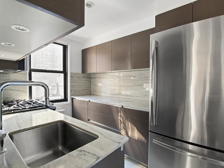 141 E 33rd St #7B — Photo 5