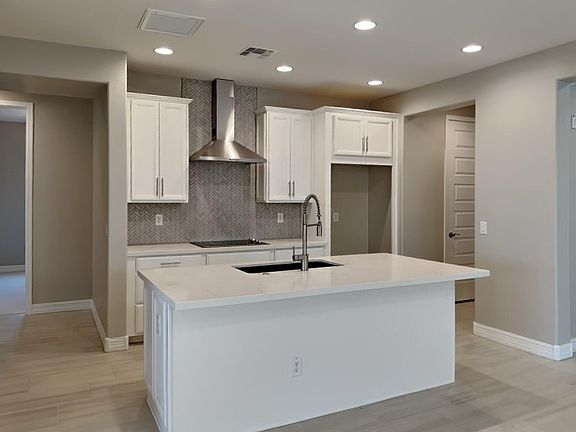 3rd image of 8835 W MEDLOCK Drive