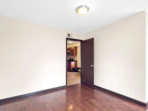 4th image of 230 Market St APT 3